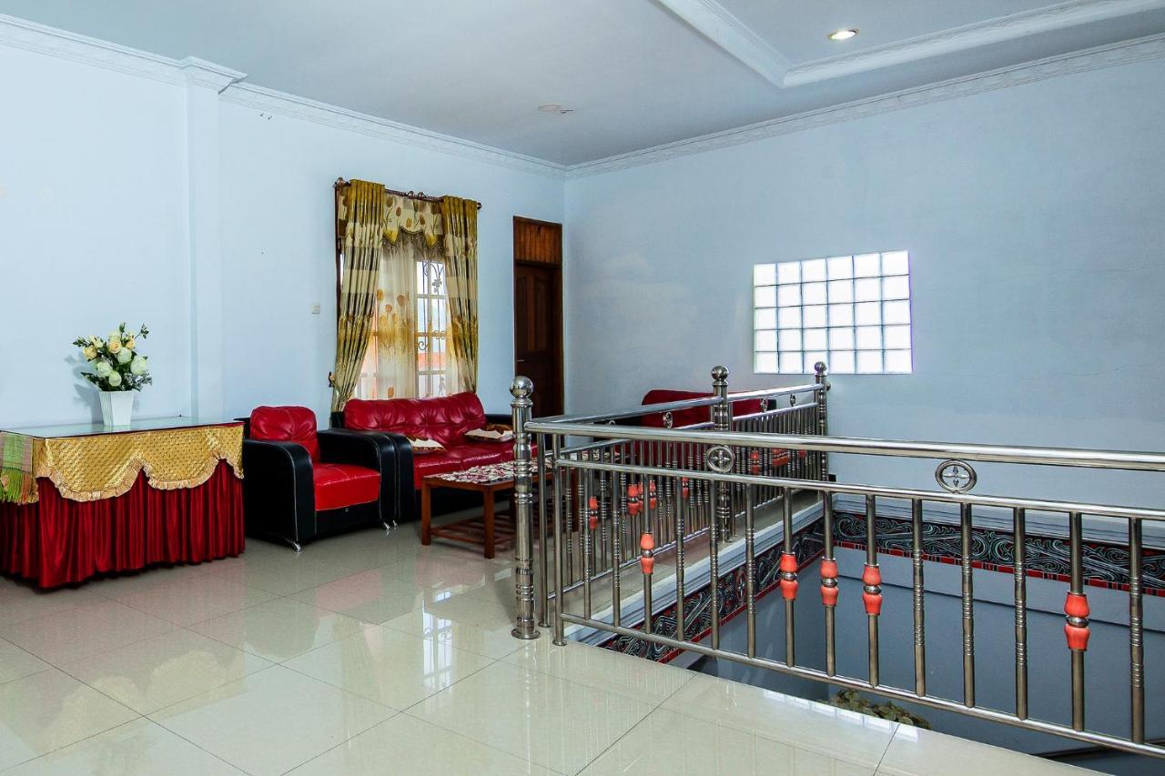 Oyo 1520 Hotel Kartini Tarutung Luaran gambar